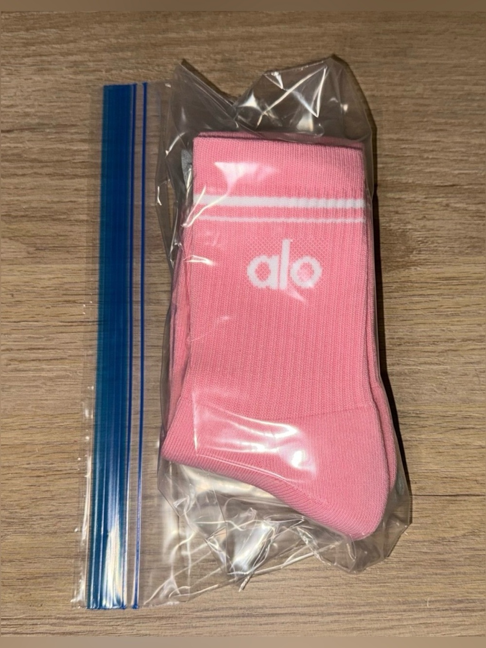 NEW ALO Yoga Women’s Crew Socks. Size Medium. Pack of 2. - Picture 4 of 4
